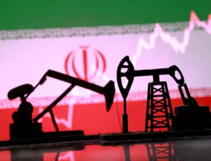 ایران پر امریکی پابندیاں، علاقائی تعلقات متاثر ہونے اور عالمی تیل مہنگا ہونے کا خدشہ