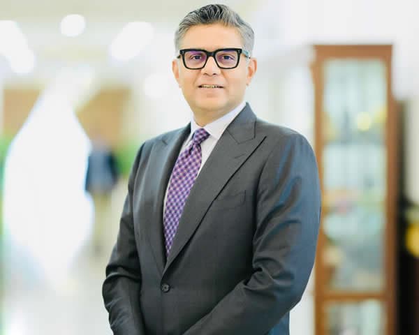 ڈار کے دورۂ لندن کے موقع پر برطانیہ میں پاکستان کے ہائی کمشنر پر ایک نظر
