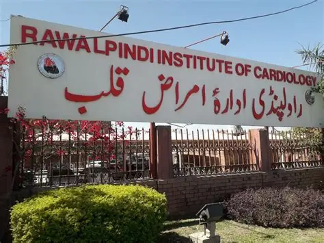 راولپنڈی انسٹیٹیوٹ آف کارڈیالوجی میں اسٹاف پر تشدد: احتجاج اور اعلیٰ سطحی تحقیقات کا حکم