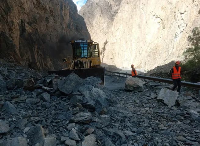 گلگت بلتستان کے اضلاع غذر اور ہنزہ میں کلاؤڈ برسٹ اور طغیانی سے نظامِ زندگی درہم برہم