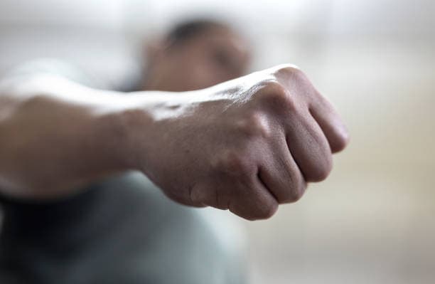 کراچی میں نوجوان پر تشدد کے کیس میں 2 ملزمان گرفتار